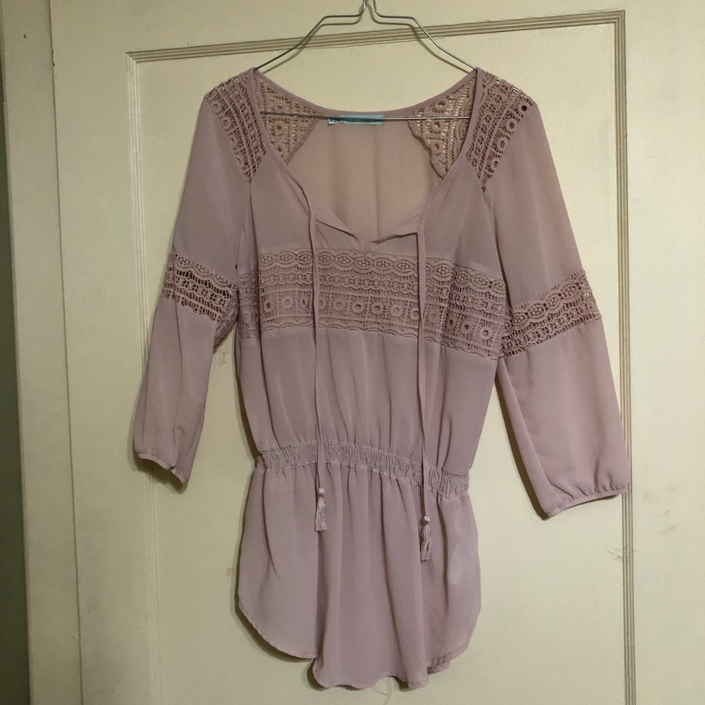 Pink women’s juniors blouse XS Maurices lace